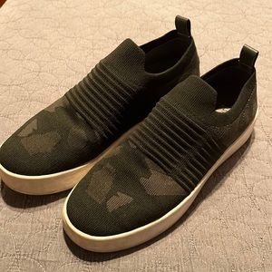 Steve Madden Camo Slides